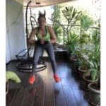 Rakul Preet Singh Instagram – Who says you need a gym to burn that fat !! And now you have all the time in the world too ! Make the most of this guys ! 30 mins of this and your workout is done ! Schedule given  by @toughtaskmaster 💪🏻 share your home workouts and tag me  #jantacurfew #stayhome #staysafe #staystrong