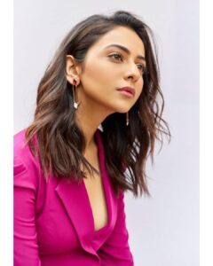 Rakul Preet Singh Instagram - She has fire in her soul and grace in her heart 😜. Pant suit @label_deepikanagpal 
Earrings @varnikaaroraofficial
Shoes @tresmode 
Stylist @nidhijeswani

Makeup @im__sal
Hair @ashisbogi 
Photographer @yash_v_bhadauria