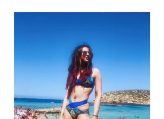 Rakul Preet Singh Instagram - Just a free spirit with a wild heart and an open road ahead 😝 throwback #ibizadiaries #beachbum #dreamer #gypsy