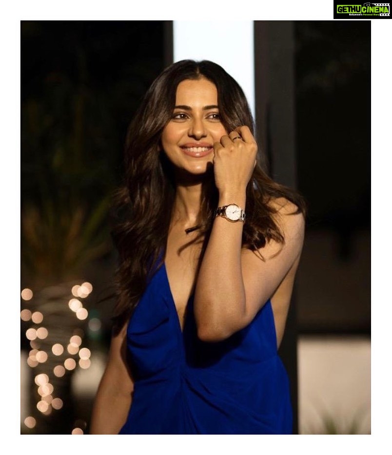 Rakul Preet Singh Instagram - Black Friday Alert! ? Buy a watch from  @danielwellington and get a free strap or accessory with your purchase!  Plus, get an additional 15% off with my