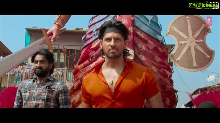 Rakul Preet Singh Instagram - Khulkar seeti maaregi public, jab hoga Raghu aur Vishnu ka ek dusre pe vaar... iss shukravaar theatre mein aa jaana yaar! #MarjaavaanOn15thNov @riteishd @sidmalhotra @tarasutaria @milapzaveri @bhushankumar #KrishanKumar @onlyemmay @madhubhojwani @nikkhiladvani @divyakhoslakumar @ravikishann @emmayentertainment @tseriesfilms @tseries.official @marjaavaanthemovie