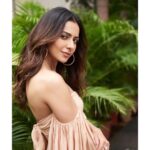 Rakul Preet Singh Instagram - Look in the eye ❤️ Outfit - @rheapillairastogi 📸 - @yash_v_bhadauria hair @aliyashaik28 styled by @theanisha 😘😘