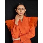 Rakul Preet Singh Instagram - Wearing a custom made @naumanpiyarji for @kiska_brand_bajega CNBC panel discussion today! ❤️ #orangelove Styled by - @theanisha Make up - @themakeupmaven__ Hair - @sanjanasonwane2 📸 - @yash_v_bhadauria
