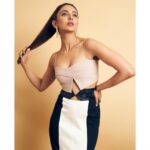 Rakul Preet Singh Instagram – When your hair is your accessory 😜Skirt – @sameermadan_official
Top – @babitamalkani
Earrings – @gossbabe photographer @eshaangirri styled by @neeraja.kona makeup @chaks_makeup hair – @tinamukharjee #manmadhudu2 promotions ❤️