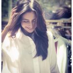 Rakul Preet Singh Instagram - Candid moments captured best by @rahulr_23 ❤️ you n ur phone are magic 😝 #manmadhadu2diaries #swissshoot #lastday