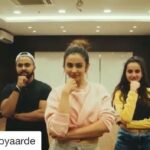 Rakul Preet Singh Instagram – Super fun recreating #haulihauli with @livedancefit .. bring it on guys !! Send me your videos on Hauli Hauli .. #dancefever 😀 @dedepyaarde