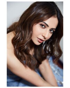 Rakul Preet Singh Instagram - ❤️❤️ @dedepyaarde promotions for #kapilsharmashow in @papadontpreachbyshubhika Earrings @azotiique Shoes @charleskeithofficial Makeup @ajayvrao721 Hair @aliyashaik28 Photographer @venurasuri Styling : @tanghavri @nidhijeswani