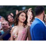 Rakul Preet Singh Instagram – #vaddisharaban out now 😀😀 can’t hold my excitement ..such an amazing experience shooting this super fun song ! Thankuuu @boscomartis for bringing out the non existent sharaban in me 😝 and can’t thank everyone from the team enough for giving me this lovely number ❤️❤️❤️ and bigggg thankuuu to my trainers @kunalgir @smackjil @coachanu for getting me in this best shape 💪🏻💪🏻 makeup by my darling @im__sal and hair by my lovely @aliyashaik28 styled by @niharikabhasinkhan21 ❤️#dedepyaarde on May 17th .. if you haven’t checked out the song yet Do it nowwww.. link in bio 😀