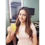 Rakul Preet Singh Instagram – Here is my Skin care Ritual! 
My nutritionist @rashichowdhary recommends I have my Vitamin C post lunch for my daily dose of anti oxidants ❤ it also helps in better absorption of iron from meals and increases immunity 💪🏻 and its yummmmy