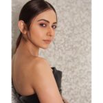 Rakul Preet Singh Instagram – Because your eyes said you were feeling it too .. makeup @mehakoberoi u magician 😘😘 styled by @aasthasharma  asst by @reannmoradian  Photography @trishasarang ❤️