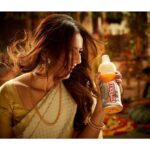 Rakul Preet Singh Instagram - A sip of magical freshness! #maazafeeling captured by #sureshnatrajan @maaza_mango @im__sal @aliyashaik28 @leepakshiellawadi #diljhoome ❤️💃❤️