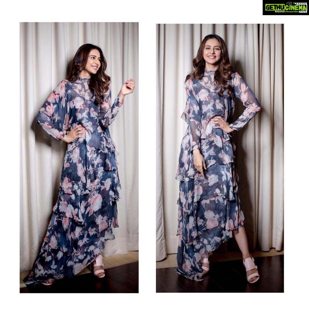 Rakul Preet Singh Instagram - It’s all about having fun with your outfit 💗 Yes outfit in @hemantandnandita for #DEV promotions Earings by @ Mirakinofficial Strappy sandals by @luluandskyofficial styled by : @neeraja.kona @d_devraj Photography @kiransaphotography