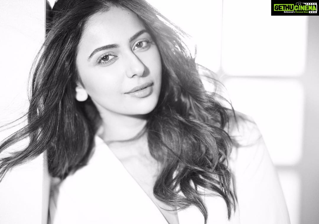 Rakul Preet Singh Instagram - Fire ignites even after they say "Pack Up" ! Super fun shoot with the magic lensman @avigowariker #postpackupshot #nofilter #notouchup #monochrome #shootdiaries ❤️ #bliss @im__sal @aliyashaik28
