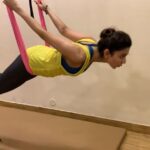 Rakul Preet Singh Instagram – Can you swing this way !! Flyyyyyy highhh !! #burn #flyfit @anshukayoga 🔥💪🏻