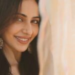 Rakul Preet Singh Instagram – Kyuki! Dil hai filmy 😜

Wearing @drzya_ridhisuri
Earrings @karishma.joolry
Ring @rubansaccessories
Styled by @anshikaav
Assisted by @styledbyanisham @socialfabric_
Make up @im__sal
Hair @aliyashaik28
Photographed by @aishwaryaa_nayak_photography

wearing @r26fashion @drzya_ridhisuri