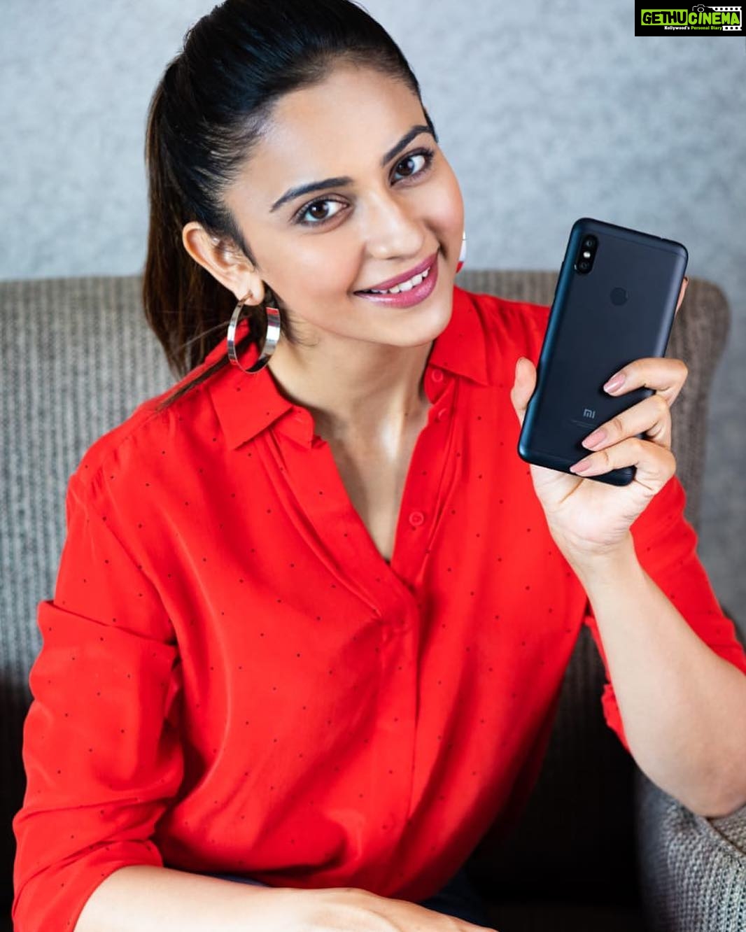 Rakul Preet Singh Instagram - It’s time to glam up your @Instagram with Quad camera all-rounder #RedmiNote6Pro. Get yours in the #BlackFridaySale on 23rd November on mi.com, @flipkart and Mi Home. Available with great bank cash back offers. Follow @RedmiIndia & @XiaomiIndia to see the amazing images this phone can take.