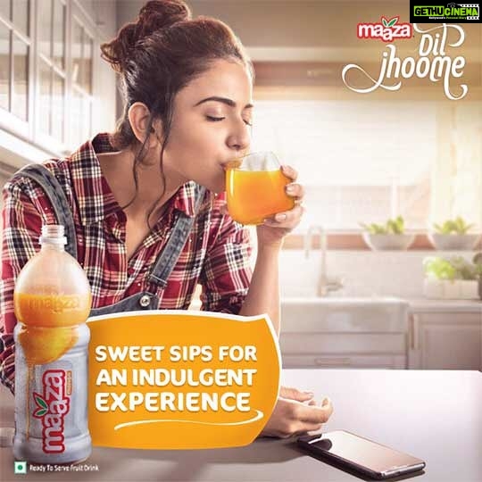 Rakul Preet Singh Instagram - Sweet sips of indulgence ❤️ what’s yours ? @maaza_mango #brandambassador #mango #yumm @im__sal @aliyashaik28