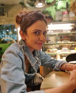 Rakul Preet Singh Instagram - Sheepish me when I’m caught being the goofy me 😂 #keepthechildinyoualive alwaysssss 🤪