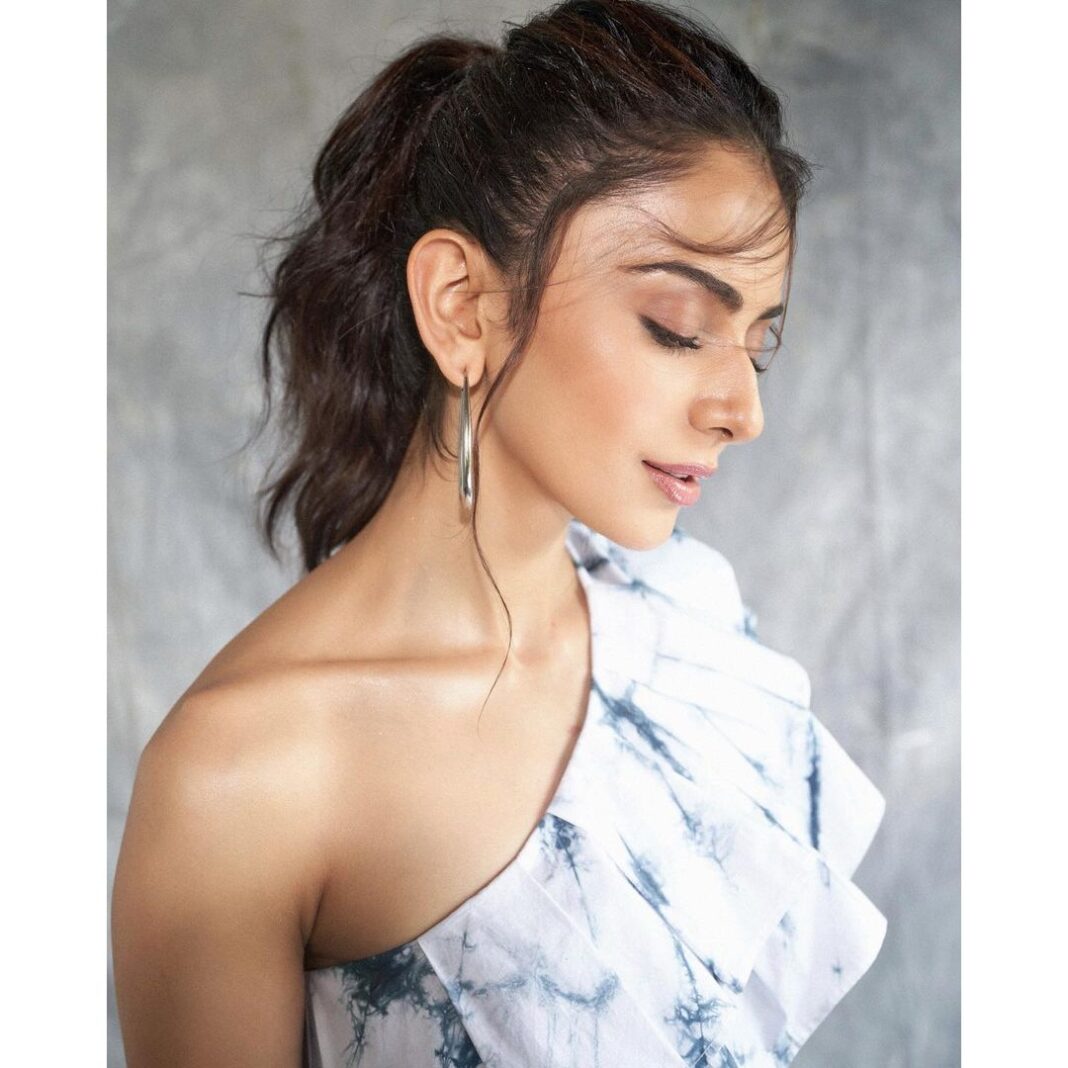 Rakul Preet Singh Instagram - In love with dresses and tresses ❤️ Wearing @saltznsandofficial Jewellery @fashkaofficial Footwear @lynindia.official Styled by @anshikaav Assisted by @theclosetcontroversy @anushaaaaaa10 Hair @aliyashaik28 Makeup @im__sal 📸 @tejasnerurkarr