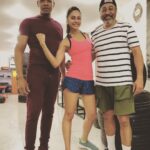 Rakul Preet Singh Instagram – Mornings be like this 💪🏻💪🏻… trained with two strong men !! Dad n @toughtaskmaster ❤️👊🏻👊🏻