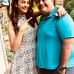 Rakul Preet Singh Instagram – With the captain #akivali himself …last day of Manali shoot n he posed cos he knew this was goin up on insta 😂🤗🤗 you are such a joy to work with ! #dedepyaarde #romcom