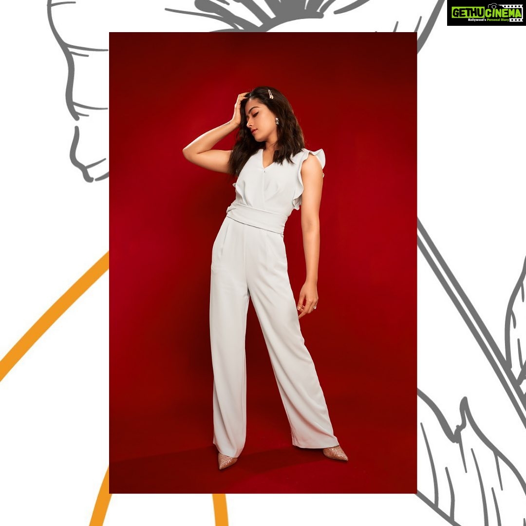 Rashmika Mandanna Instagram - Aiyo Rama! π€¦π»ββοΈππ»ββοΈ . . . . . . π @forevernew_india π @hm π @geetikachadhaofficial ππ»ββοΈ @chakrapu.madhu π§π»ββοΈ @tokala.ravi π§Ά @ajaykumarnamballa πΈ @artem.enterprise Hyderabad