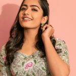 Rashmika Mandanna Instagram – Styling: @geetikachadhaofficial 
Outfit: @geethikakanumilli_official 💎 : @kushalsfashionjewellery 📸: @artem.enterprise 
Hair: @Chakrapu.madhu 
makeup: @sminkupofficial