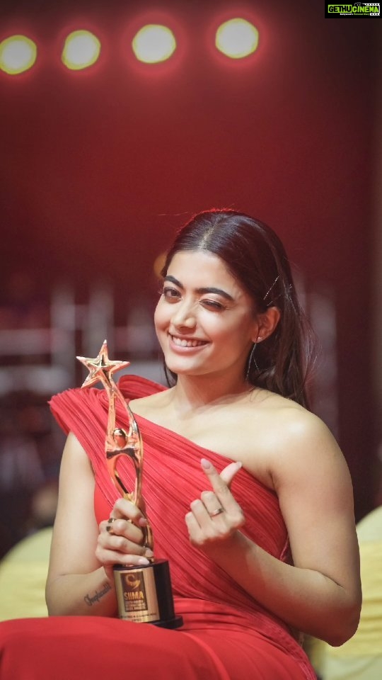 Rashmika Mandanna Instagram - Found this in my gallery.. this is the last of this series.. This is the last one.. I promise😅😚❤️ @_santhosh_mohan_ @akhildev93 @ay_ivn @arudravavilapalli @benchmarkdigitalofficial Outfit - @gauravguptaofficial Stylist - @geetikachadhaofficial Makeup Artist - @goldandglittr Hairstylist - @chakrapu.madhu #SIIMAONREELS @siimawards
