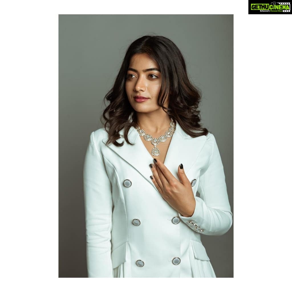 Rashmika Mandanna Instagram - βLetβs try something different and new..shall we?π΄π»β₯β Ivory well tailored suit by @kovetonline Necklace by @akoyajewels Styled by @jukalker πΈ. @eshaangirri and the makeup is @makeupbyharika #zeecineawards