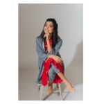 Rashmika Mandanna Instagram - 👆🏻🐣🐥 Wearing casual 3 piece number by @kanellehq ♥️ styled by @jukalker assisted by @pratimajukalkar 🐸 tajamahal necklace by @pratima_jukalkar 🦄 MUA @makeupbyharika 🐽 📷 by all time favs @eshaangirri 🐒