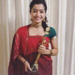 Rashmika Mandanna Instagram - Ok so this was about last night..🙈a lot of sentiments happening here..it’s going to be a long status..I’m sorry..😂 this was last night I went to #Zeekannada #hemmeyakannadiga awards.. thankyou @zeekannada for making me a part of you this year and celebrating every achievements proud Kannadigas in very field..I got to meet so many amazing people..so glad I could..🙌🏻 So coming to what I am wearing is a 61 year old saree..😍and I am the 3rd gen wearing this..😁my granny wore it for her wedding..and was passed down to my mum and now me..🙈and basically she’s the one who raised me and said that I would someday reach somewhere in life as her last few words..I was angry at her for leaving me and going but today I miss her and if she was watching me last night..I hope she’s now proud of me..as I was holding #hemmeyakannadiga award in my hand being in her saree..❤❤and as for the jewellery this is the gift from my second mum which I got and which will be passed down to many more generations..😉😋 so ya that’s the sentiment..🙈