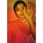 Rashmika Mandanna Instagram - “I want you”.. kinda look.. 👀 But it’s been happening only with sushi and desserts.. 🤤 Stylist - @stacey.cardoz Makeup Artist - @goldandglittr Hairstylist - @chakrapu.madhu Photographer - @eshaangirri