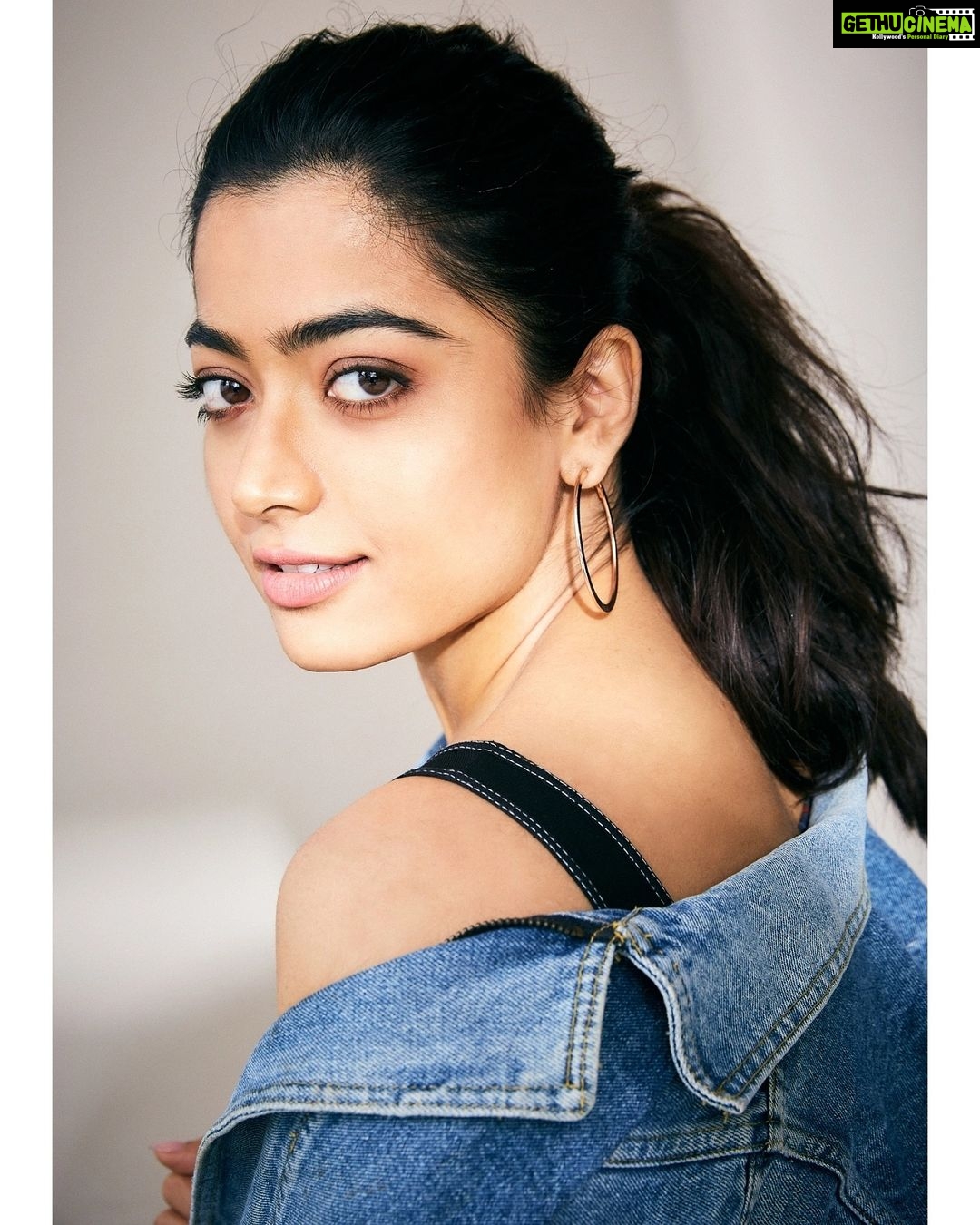 Rashmika Mandanna Instagram - Let my eyes do the talking.. What would you want to caption this? 💕😙