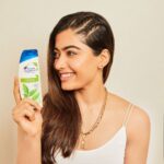 Rashmika Mandanna Instagram – Bad Hair Day ? No Chance! 

I have been flaunting various styles for different roles and it all comes with having dandruff free confidence, all thanks to the Head & Shoulders Neem Anti-dandruff shampoo. It fights dandruff causing germs and prevents dandruff from coming back

Get it for up to 35% off on Flipkart
@headandshouldersindia

#headandshouldersindia #headandshouldersneem
#dandrufffree

#partnership
📸 @mohitvaru