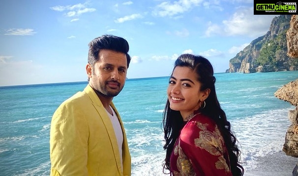 Rashmika Mandanna Instagram - Itβs already been 1 year since #Bheeshma released.. is it just me or is time flying tooo damn fast.. @venky.kudumula what is up with you and February? π€£ @actor_nithiin @venky.kudumula π€π€ Thank you for making it special! π€ #1YearOfBheeshma #1YearOfChaitra