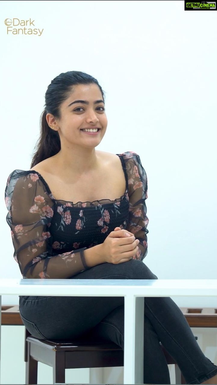 Rashmika Mandanna Instagram - Just when I thought I couldn’t love @sunfeastdarkfantasy anymore, they came out with all these NEW flavours! 🙌🏽 I had to try them right away and the results were yummy! Go take #UnboxTheNewDarkFantasy challenge like me: 1. Grab the new Dark Fantasy packs from a store near you 2. Unbox the packs, try them and post the video 3. Tag @sunfeastdarkfantasy and use #UnboxTheNewDarkFantasy #SunfeastDarkFantasy #ChocoFills #DarkFantasyChocoFills #DecadeofDarkFantasy