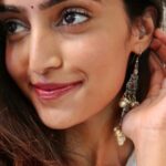 Reba Monica John Instagram – Every girl : When nobody notices our earrings lol

We pull this trick. It works. 

#subtlemove #attentionseeker #yougottodowhatyougottodo #portraitphotography #ethnicjewellery #smilealways