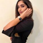 Reba Monica John Instagram - Do you have a @danielwellington watch? If not, now is the time! 💥 Get a 50% off on selected watches! 😱 Combine this with my code REBAJ for additional 15% off over and above! This is a super cool deal guys. Hurry, offer valid till stocks last! Go get yours now! #danielwellington