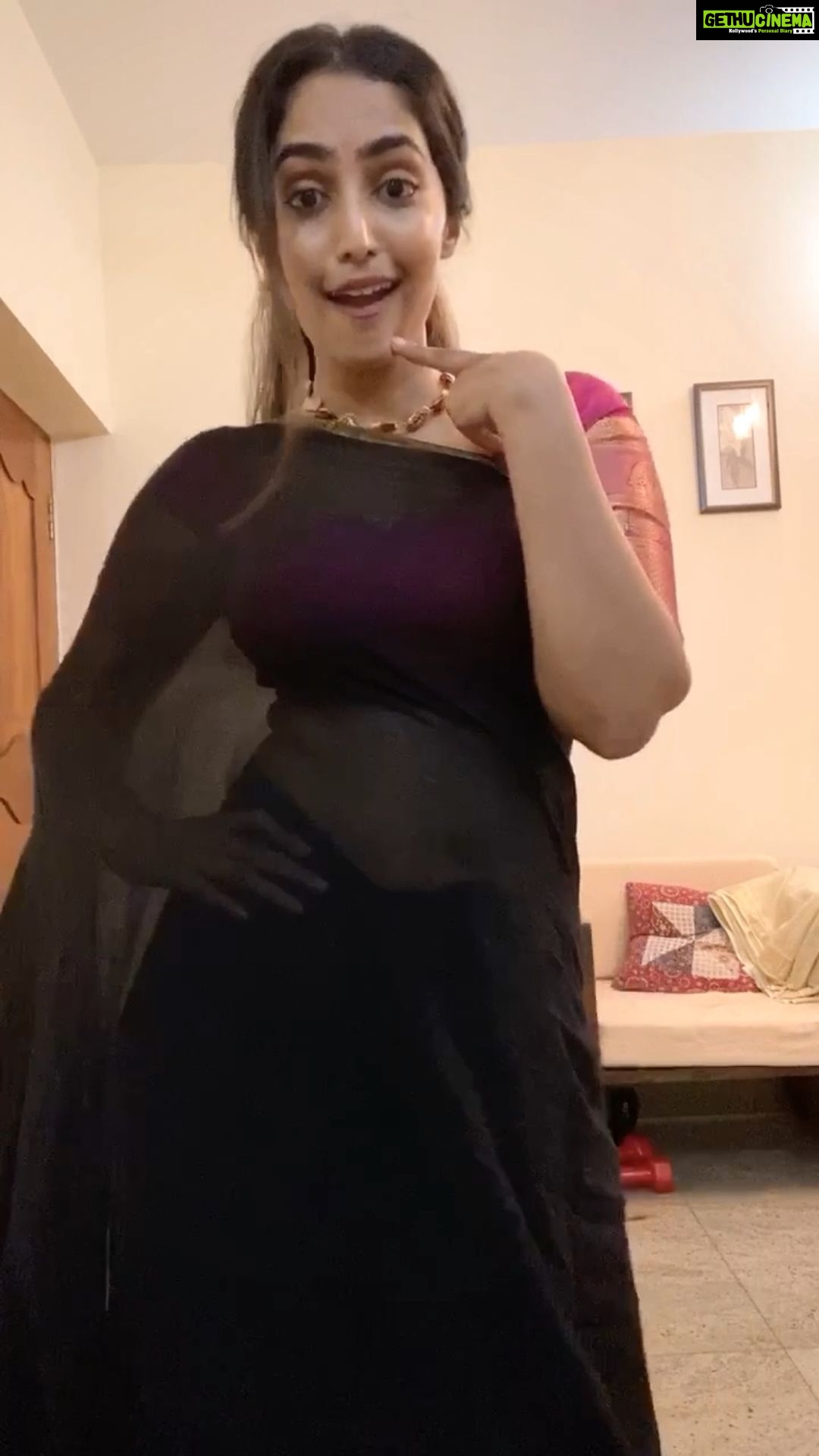 Reba Monica John Instagram - Ain't nobody like DESI GIRL ✨ You agree ,  don't ya 😉 Cheers to all my desi girls out there 💕 P.s idea credits  @den_george 🤪 #ilovedancinginsarees #