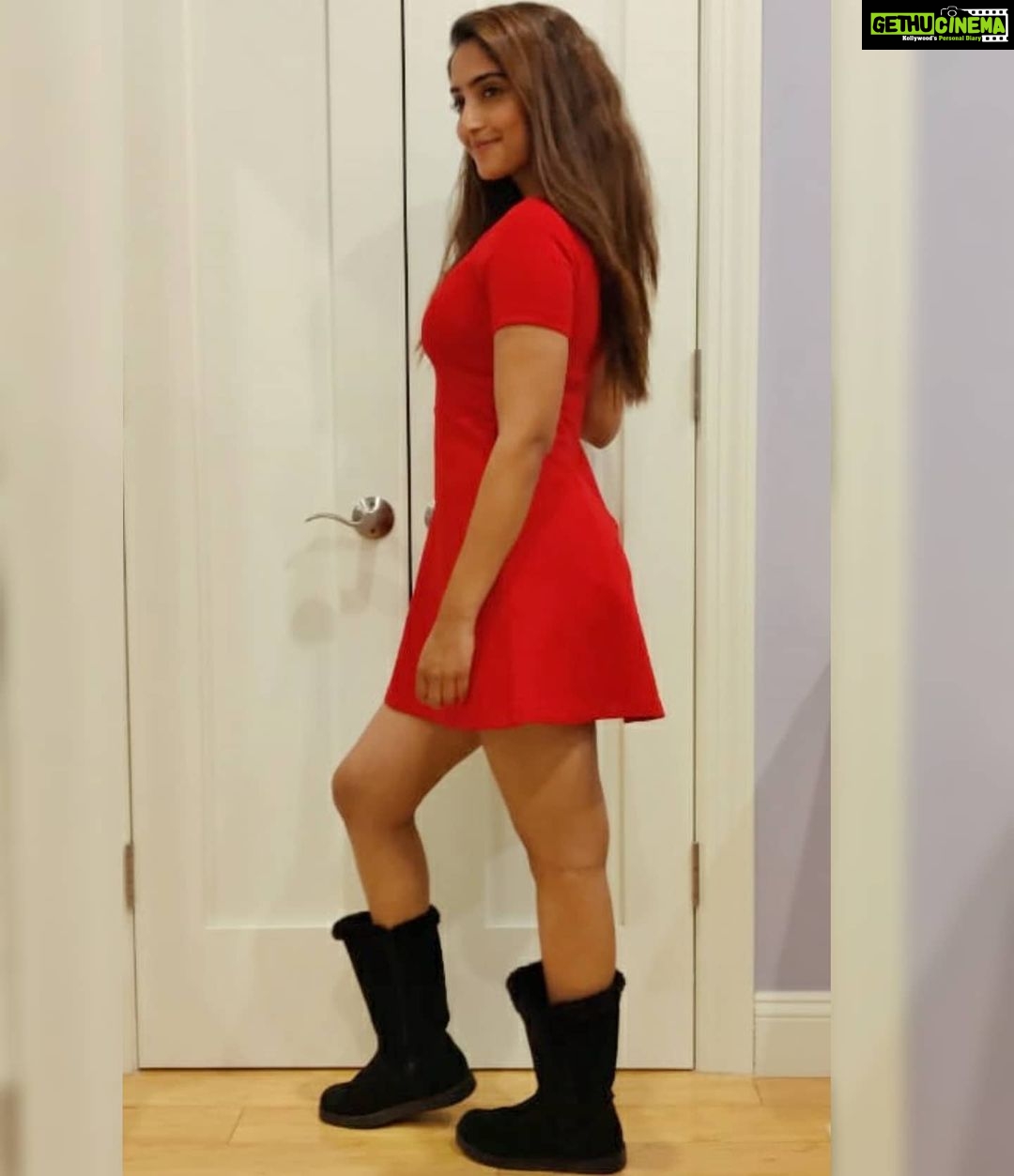 Reba Monica John Instagram - Throwback to CHRISTMAS 2019 in NEW YORK ✨ This is before I put on my thermals and stepped outside, unless I wanted to kill myself in the cold lol P.C @joemonjoseph my baeee #throwbackparty #ihavenonewcontent #postingoldbutcutepictures #newyork #christmas2019