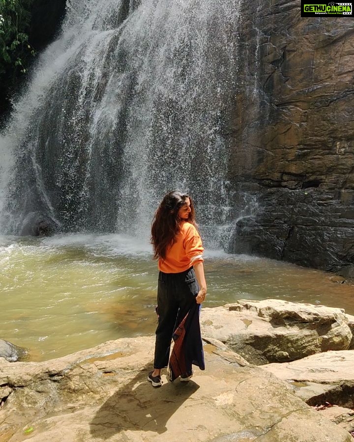 Reba Monica John Instagram - Just HAD to😆 This is me only MOST times. let's choose to worry less live laugh and love more Cause it's always the little things✨ V.c @joemonjoseph #sillyisgoodforthesoul #childlike #natureatitsbest🍃 #waterfallsfordays