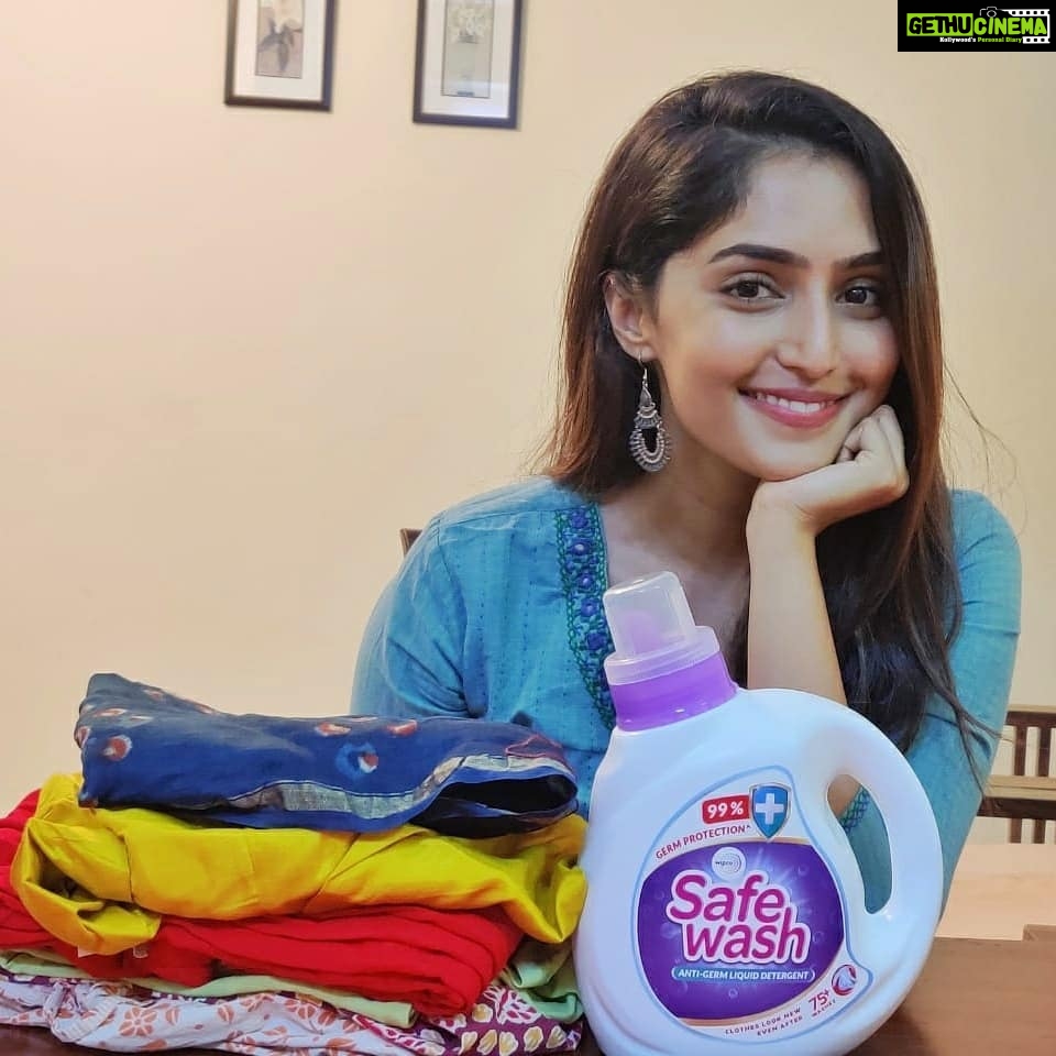 Reba Monica John Instagram - When I step out of my home, I take all precautions like a mask and gloves to ensure that I’m protected from germs and infections. But I can’t be sure that my clothes are safe, especially during these times! Wipro_Safewash makes me confident that not just me but even my clothes are protected. It ensures 99% germ protection and keeps my clothes fresh, wash after wash. So be free of worry and buy Wipro_Safewash today! #StaySafeWithSafewash , @wipro_safewash #SabseSafeWash #SaafAndSafe