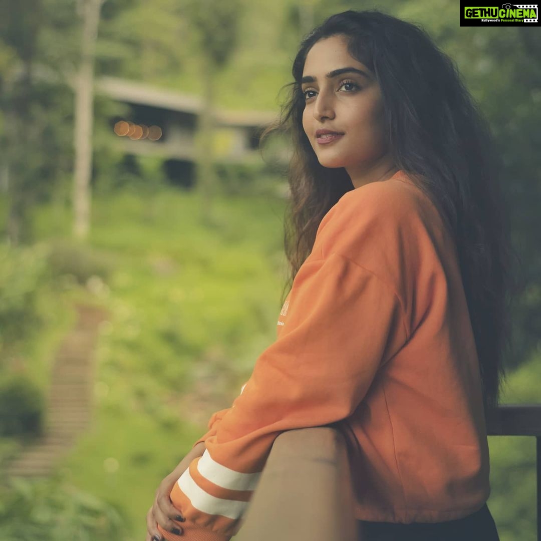 Reba Monica John Instagram - Might not be today, tomorrow or the next day but I'd still wanna say... Everything's gonna be alright Everything's gonna be okay. Hang in there ❤️✨ . . . P.c @avi_ology 🙌 #positivequotes #smile #today #gratefulthankfulblessed #alive #hangon Welcome Heritage Ayatana Coorg