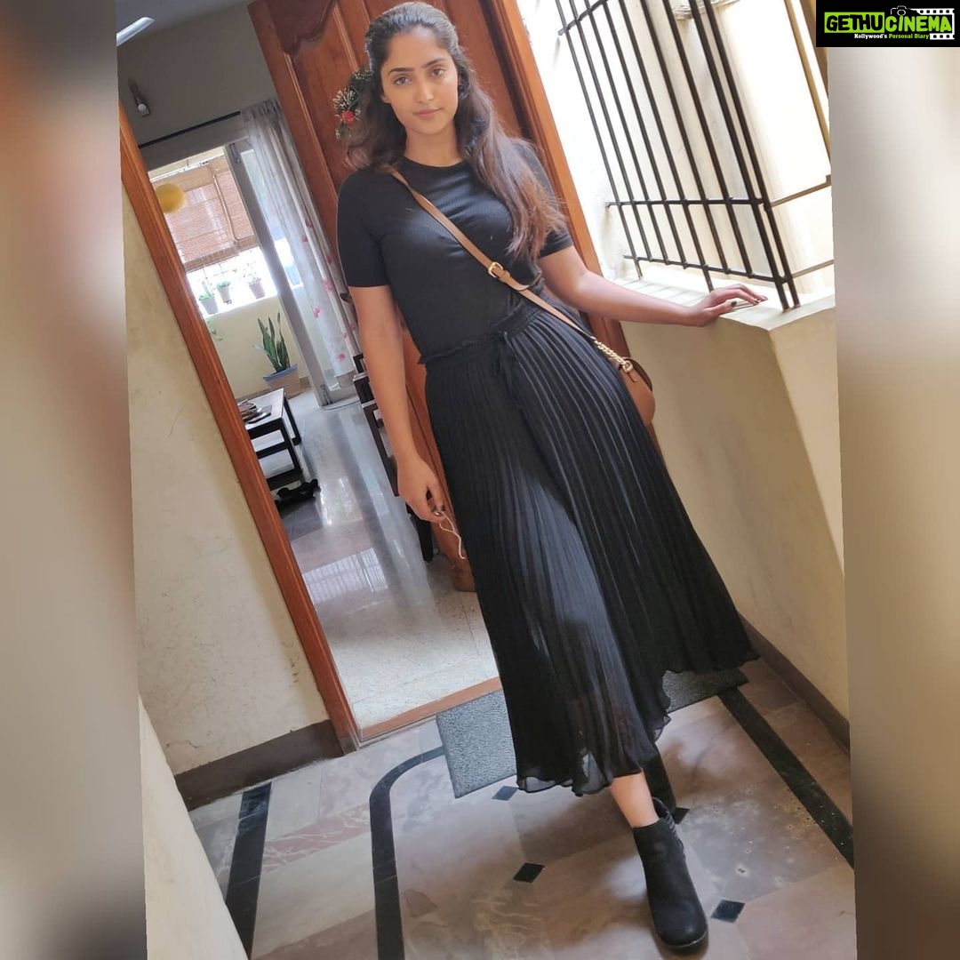Reba Monica John Instagram - When my MOM decides to photo bomb my modelling session ✨🤨 like always haha! @minijohn53