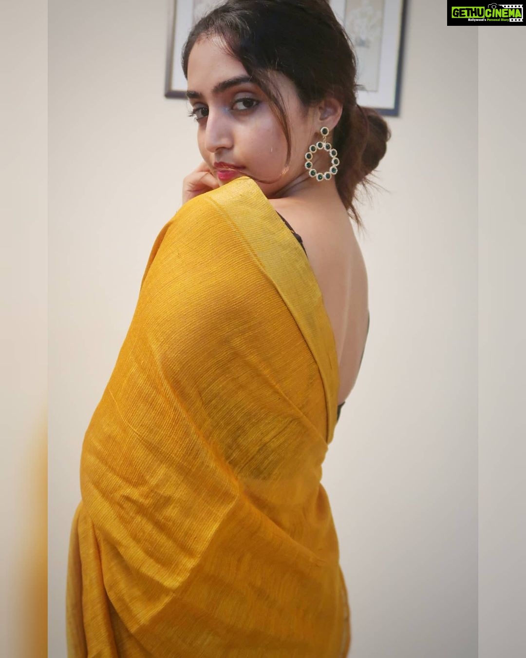 Reba Monica John Instagram - The beauty you see in me is a reflection of You - Rumi ✨ . . #rumiquotes #yourebeautiful #thistooshallpass