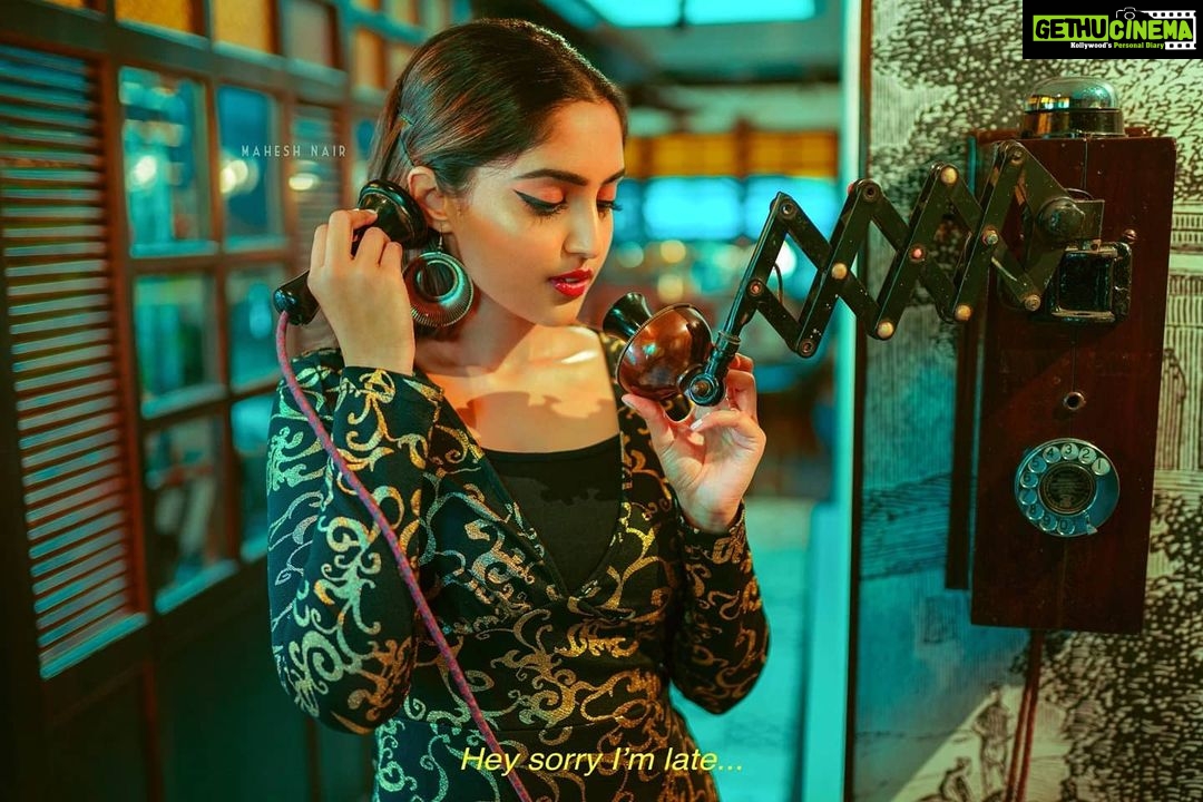 Reba Monica John Instagram - *A telephone call* METANOIA series . . Styling @sumithranair M&H @makeuphub.india Photography @mahesh_nair Assisted by @dhwanihissaria Location @punkahhouse_in . . Swipe , swipe ! #fashionphotography #highfashion #retro #bangalorediaries