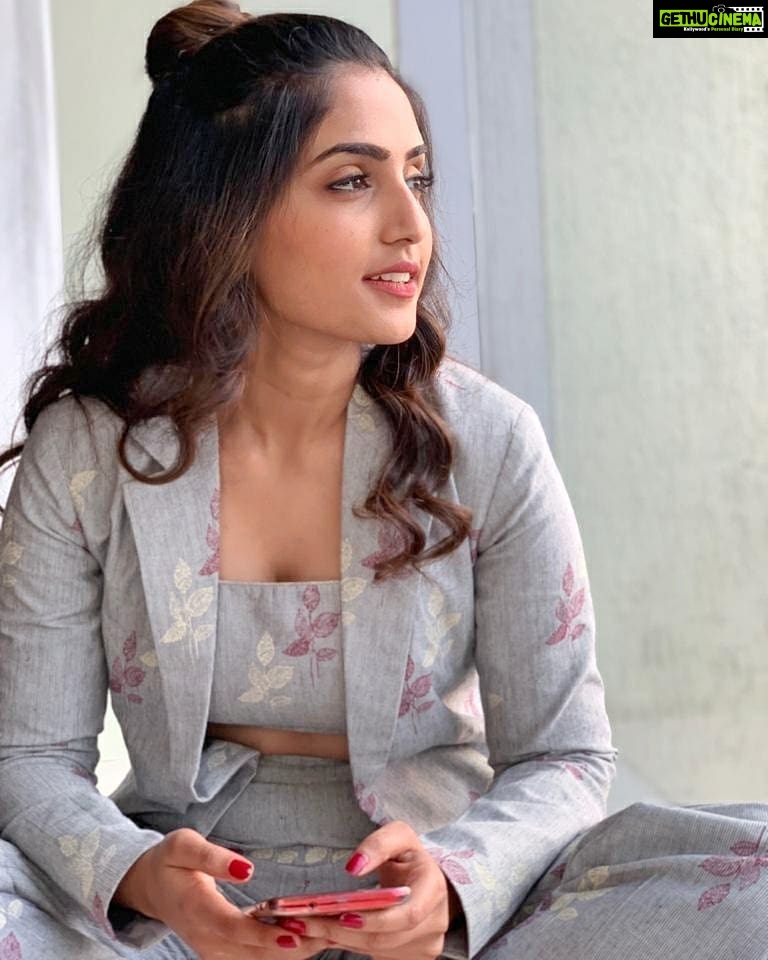 Reba Monica John Instagram - Snap 1: Me waiting for biriyani Snap 2: me after eating biriyani Moral- will eat biriyani even with an upset stomach π all the biriyani lovers drop a π haha . . For FORENSIC promotions Wearing @labelpallavinamdev @thepallavinamdev thank you for this Uber chic outfit. You always surprise me with your clothes β€οΈ better pictures coming sooon. Hair @femy_antony_makeup_artist P.c @femy_antony_makeup_artist π . . #forensicthemovie #february28th Kochi Marriott Hotel