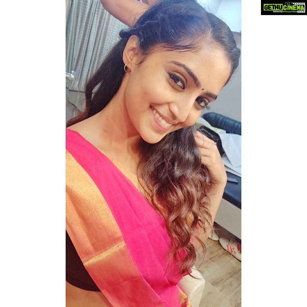 Reba Monica John Instagram - The only time we got to dress up and look like a girl was while shooting for this crazy fun song bigil bigil bigiluma 💥 Who would have thought I'd share a dancing floor with our Thalapathy himself. More BTS pictures and videos coming soon. #bigil #anitha #thankyouforallthelove 💞