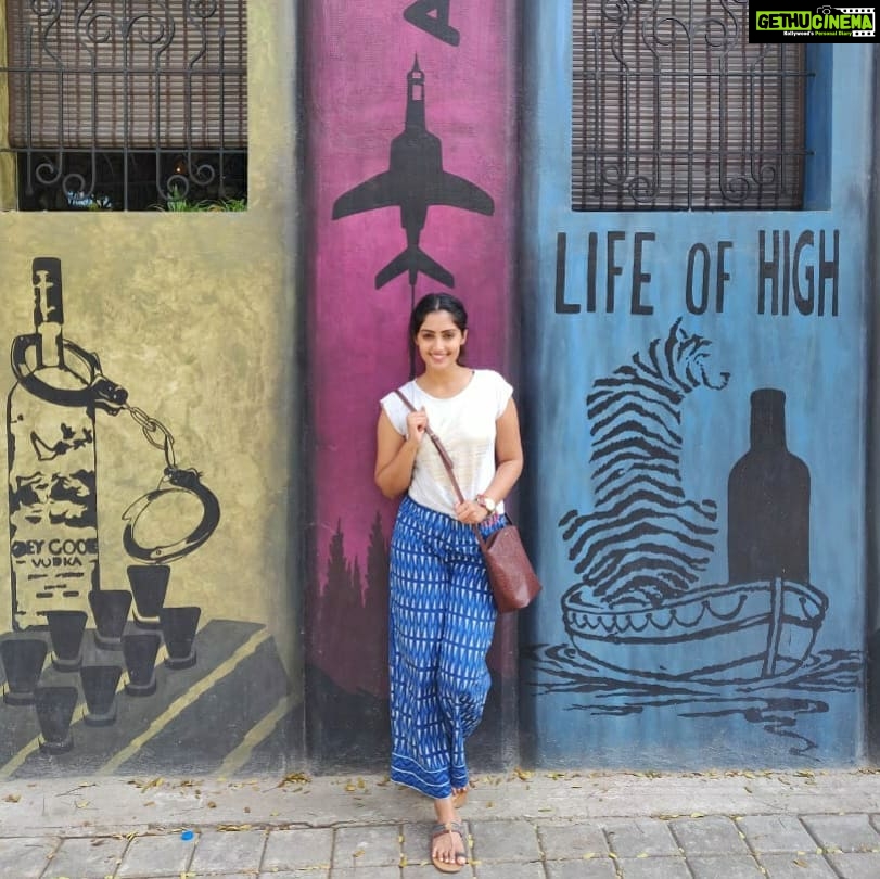Reba Monica John Instagram - When the walls speak volumes ✨ Life of high - when high on Life . . . #graffiti #bangalore #totallysober #wallsthatspeak #stories #throwback #missinghome