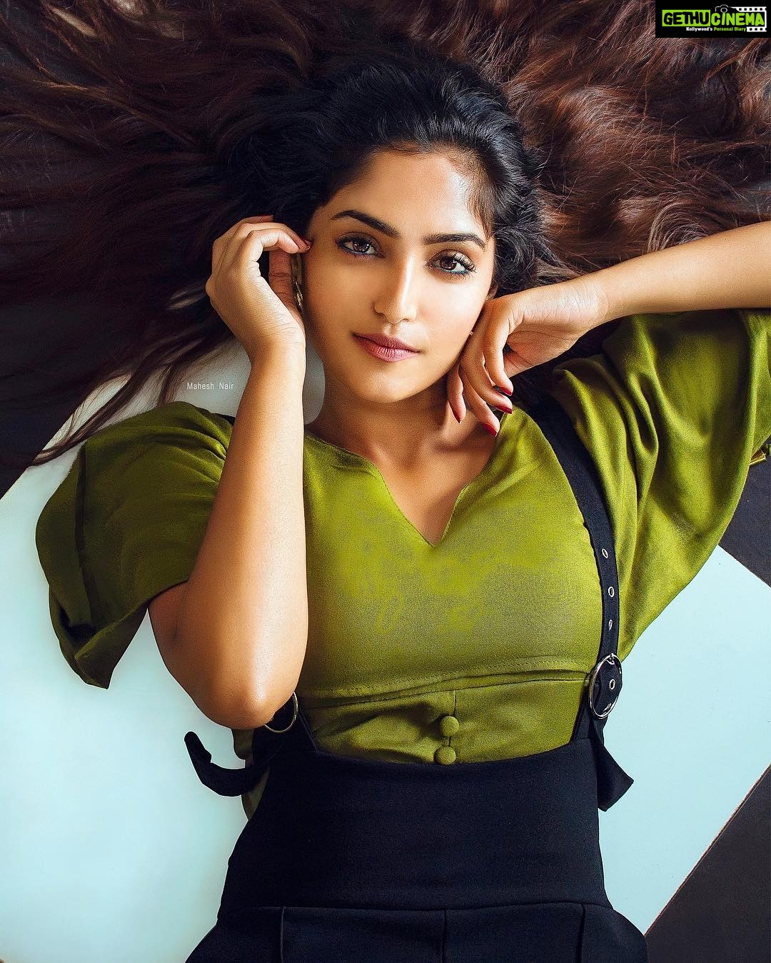 Reba Monica John Instagram - Medusa π₯ Photography and creativity courtesy : @mahesh_nair π Hair and make up: @anjali_tater Styling : @arathijayaraj Kudos to this fabulous trio. P.S I lay on the floor, swept it clean.. the struggle was real! Thanks to @mahesh_nair π . . . #fashion #fashionphotography #hairandmakeup #styling #instagood #instapic